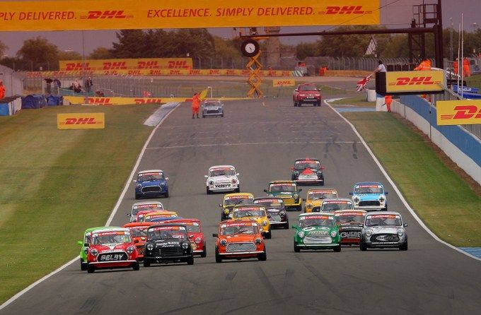 File:Mini Se7ens at Donington.jpg