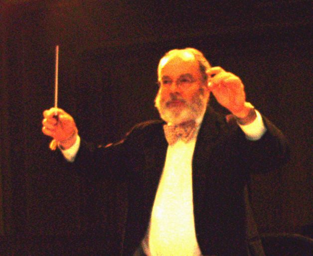 File:MyStrohConducting.jpg