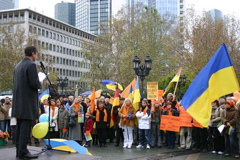 File:Ukrainedemo frankfurt germany 20041127.jpg