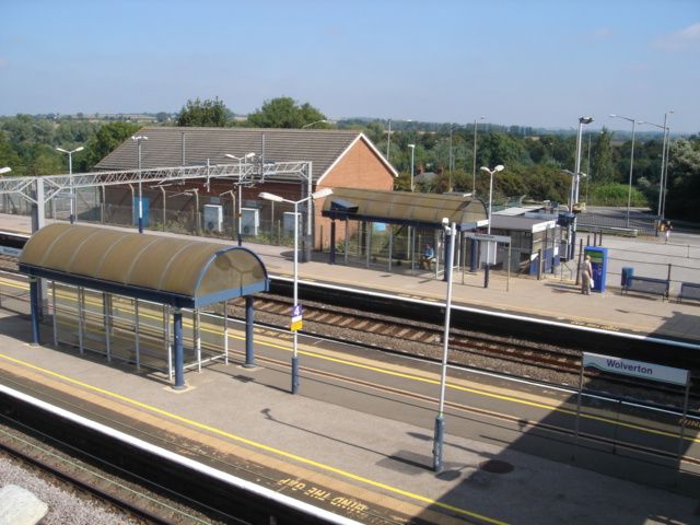 File:Wolverton Station 04 (25-08-2007).JPG