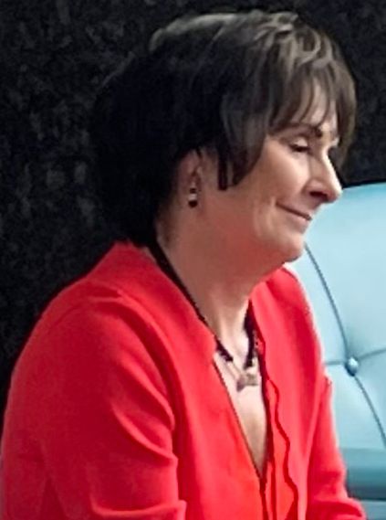 File:Enya (Eithne ni Bhraonain), 2022 portrait.jpg