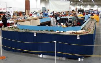 File:Ntrak layout at Trainfest 2004.jpg