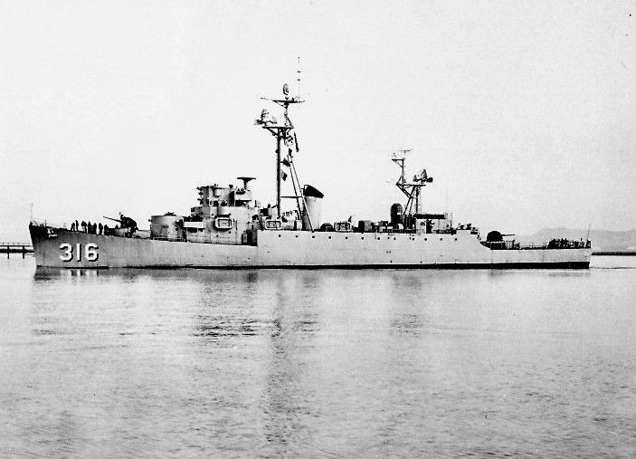 File:USS Harveson DER-316 1951.jpg