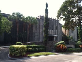 File:Woodlawn Park North Mausoleum.jpg