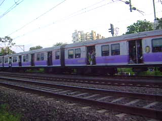 File:Local Train of Pune to Lonavla.png