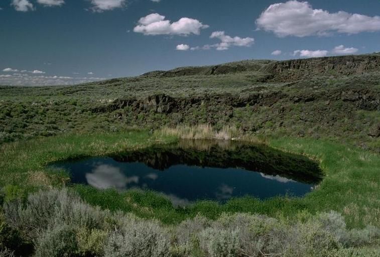 File:Malheur Maar near Diamond, Oregon.jpg