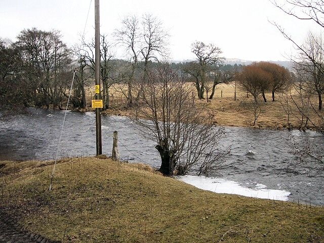 File:River Ardle - geograph.org.uk - 142613.jpg