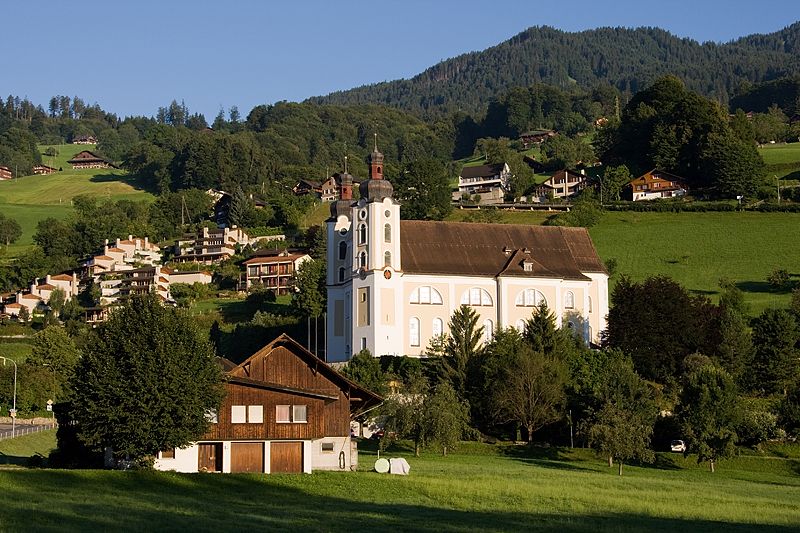 File:Sarnen-Pfarrkirche.jpg