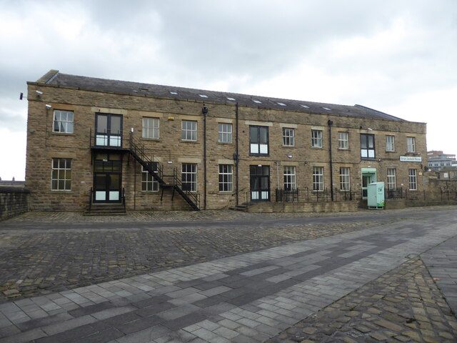 File:Stone Warehouse, Huddersfield Station Yard.jpg