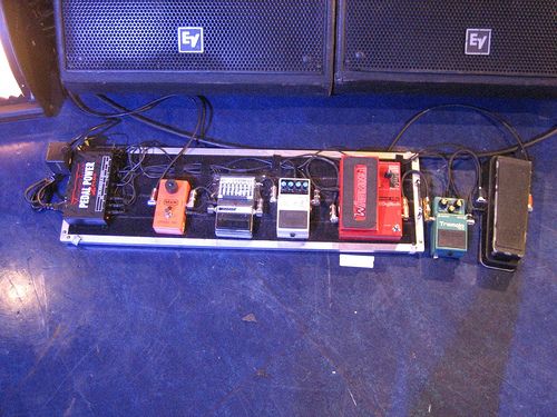 File:Tom Pedalboard.jpg