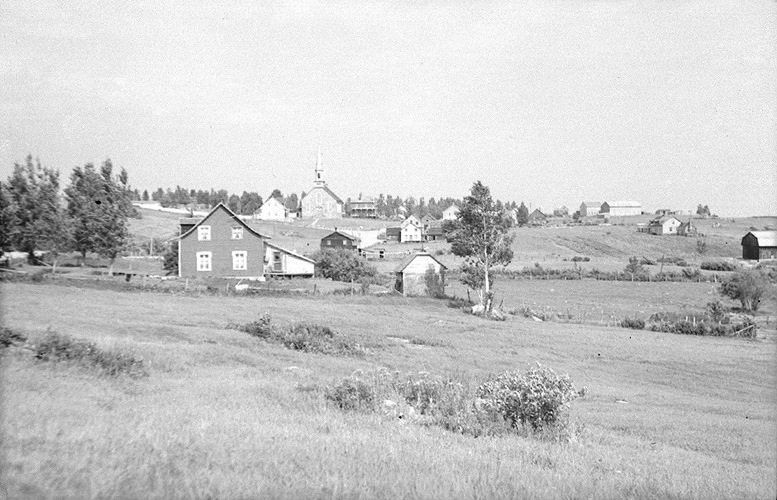 File:Village de Saint-Fidele, comte de Charlevoix.jpg