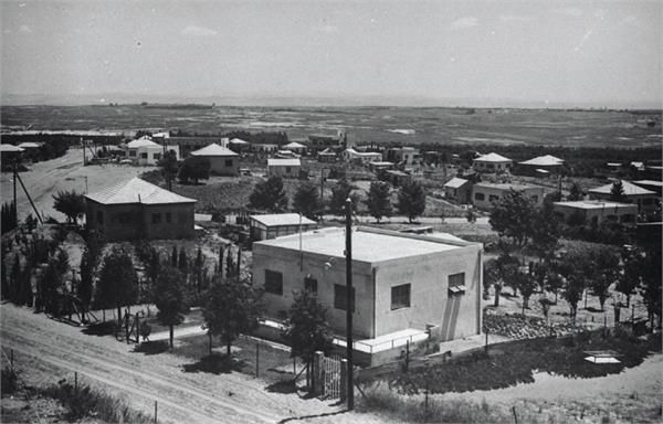 File:אבן יהודה - הישוב-JNF027097.jpeg