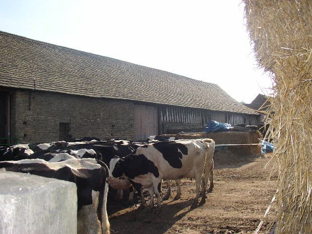 File:Gunthwaite Barn - geograph.org.uk - 40761.jpg