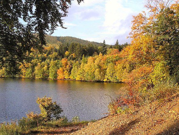 File:Loch Faskally.jpg