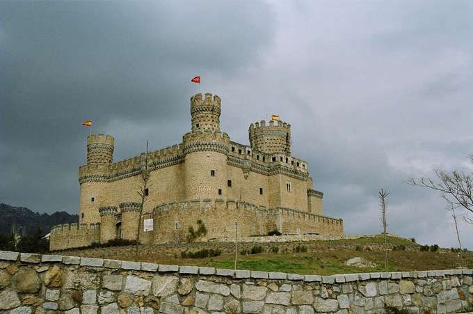 File:Manzanares el Real-Castillo.jpg