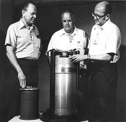 File:Medium Atomic Demolition Munition (with scientists).jpg