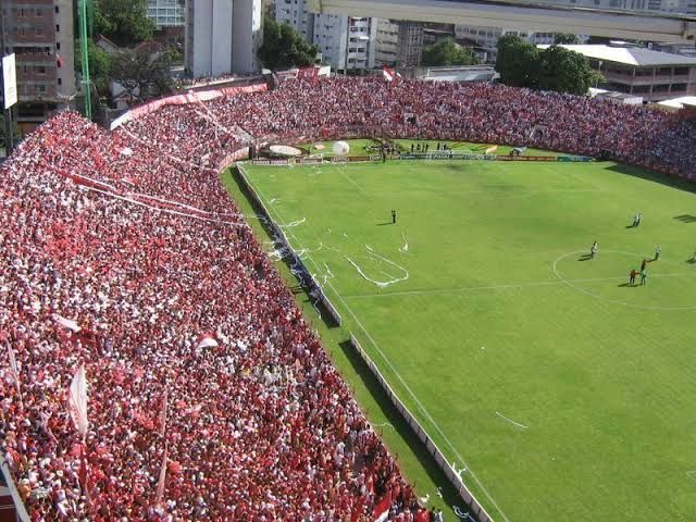 File:Náutico fans at Aflitos Stadium.jpg