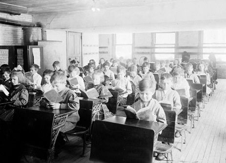 File:Schoolchildren reading 1911.jpg