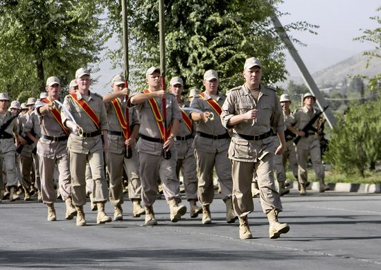 File:Soldiers at the parade rehearsal in Dushanbe.jpg