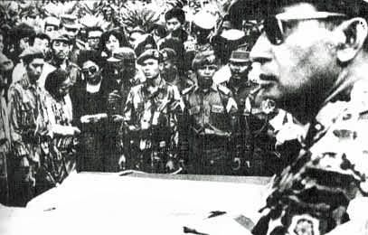 File:Suharto at funeral.jpg