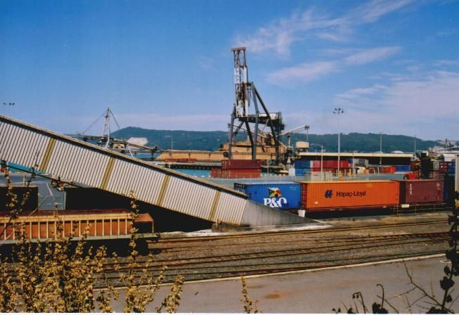 File:Tasmania Logging 20 Woodchip at Burnie.jpg