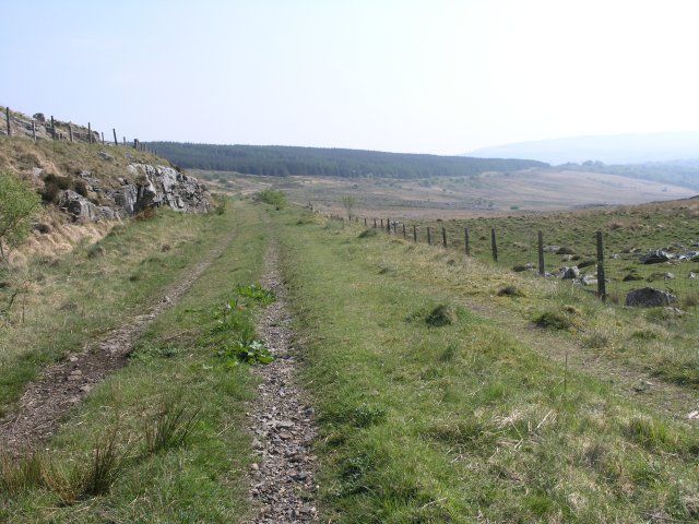 File:Dismantled Railway - geograph.org.uk - 417584.jpg