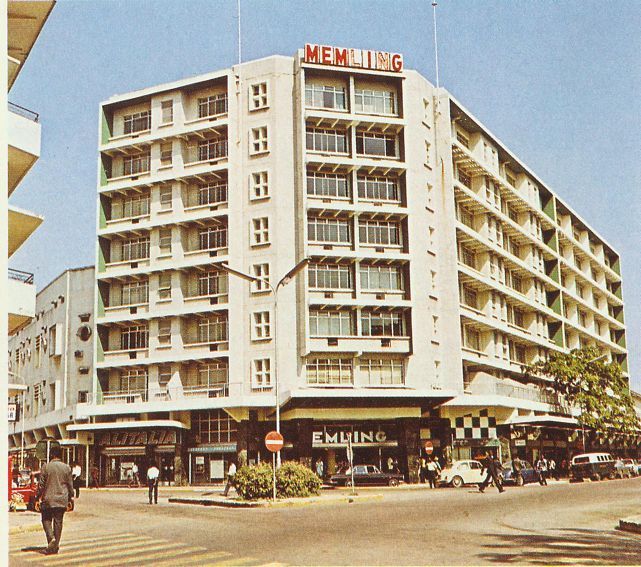 File:Hotel Memling exterior 1970s.jpg