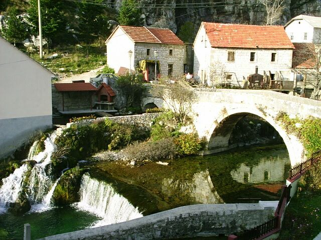 File:Livno, mlyn na vyveracce reky Bistrice.jpg