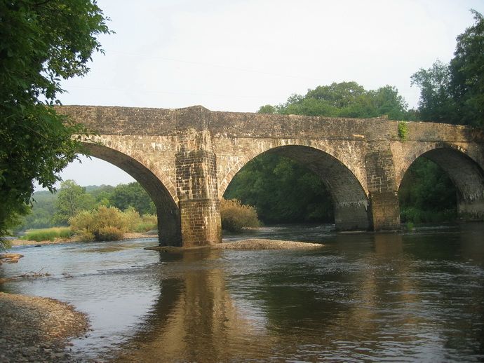 File:Llandeilo Yr Ynys Bridge - geograph-2378387-by-Alan-Richards.jpg