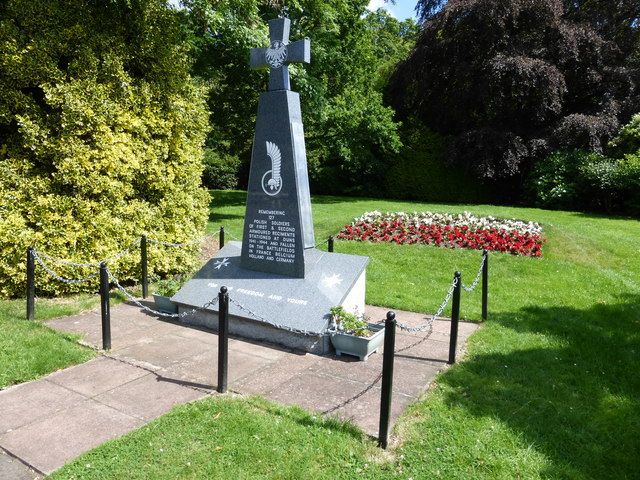 File:Polish War Memorial, Duns, Berwickshire.jpg