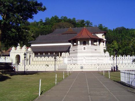 File:Temple of tooth.jpg