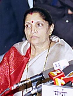 File:Bhavna Chikhalia with Sushma Swaraj (cropped).jpg