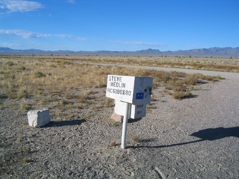 File:BlackMailbox.jpg