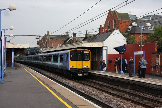 File:Brentwood Station - geograph.org.uk - 957508.jpg