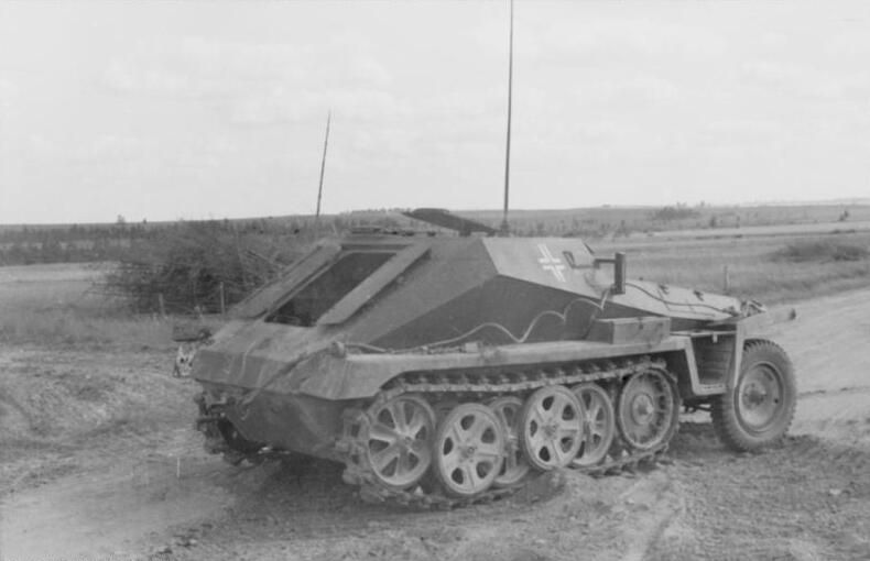 File:Bundesarchiv Bild 101I-154-1968-16, Russland, Schützenpanzer im Gelände.jpg