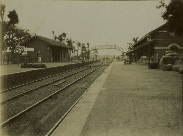 File:Devlali railway station.jpg