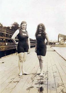 File:Fanny Durack and Mina Wylie-1-.jpg