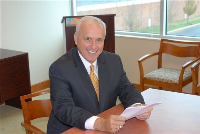 File:Gene Veno Sitting At A Desk.jpg