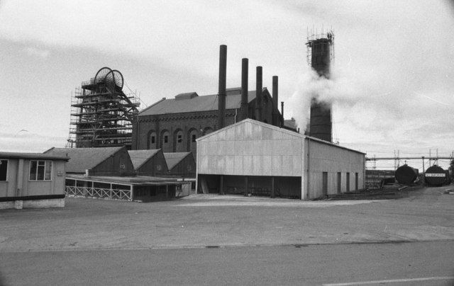 File:Haig Colliery - geograph.org.uk - 486345.jpg