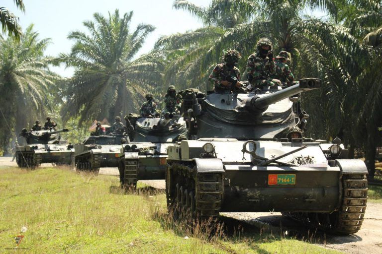 File:Indonesian Army AMX-13s of the Yonkav 6.jpg