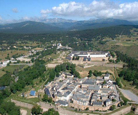 File:Mont-Louis vue aérienne.jpg