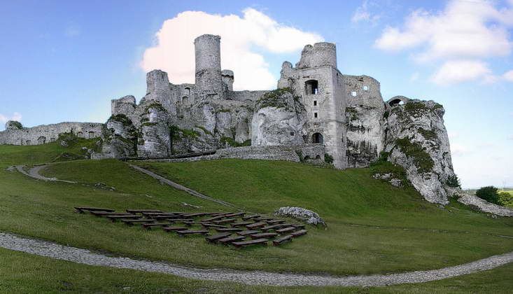 File:Ogrodzieniec gothic castle ruins.jpg