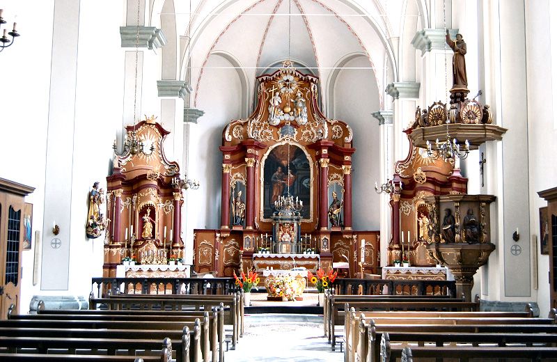 File:Alte Wallfahrtskirche in Werl Innenansicht.jpg