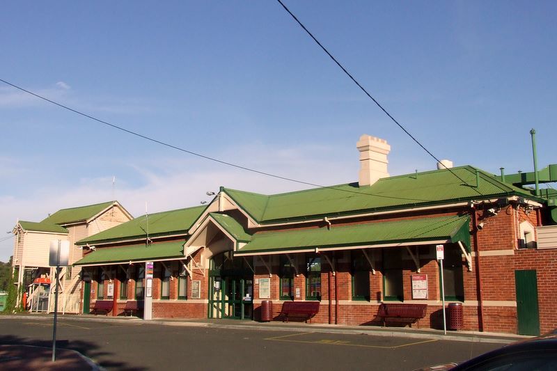 File:Bacchus Marsh Station 2008.jpg