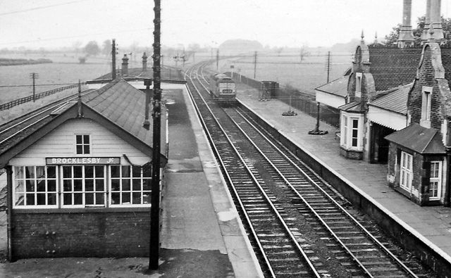 File:Brocklesby rail station 1915959 0e89e2e3.jpg