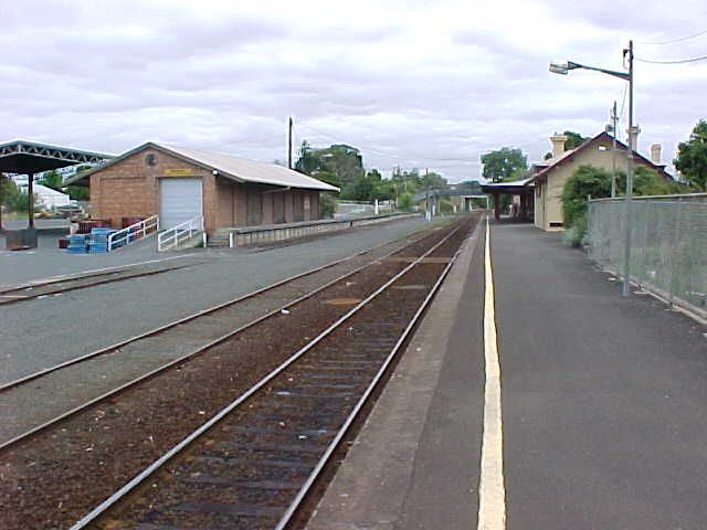 File:Colac Station looking down from up end.jpg