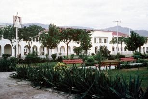 File:Dili-Palácio do Governo.jpg