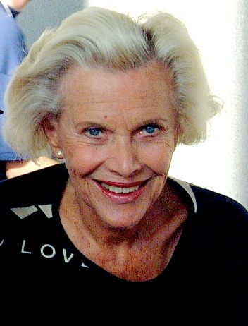 File:Honor Blackman 2000.jpg