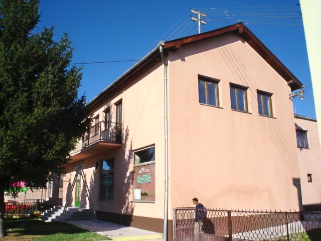 File:Jagodnjak Municipal Building.JPG