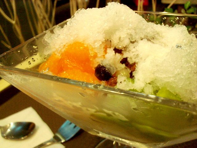 File:Korean shaved ice-Patbingsu-08.jpg